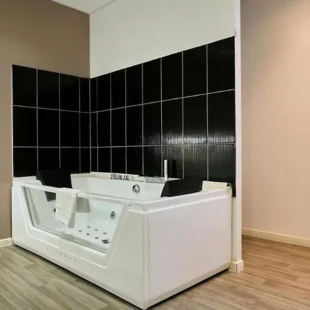 Beige #2#- Vue & Jacuzzi Prive-self Check-in Roubaix