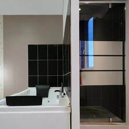 Beige #2#- Vue & Jacuzzi Prive-self Check-in * Roubaix