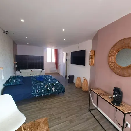 Beige #2#- Vue&jacuzzi Privé-self Check-in Apartment *