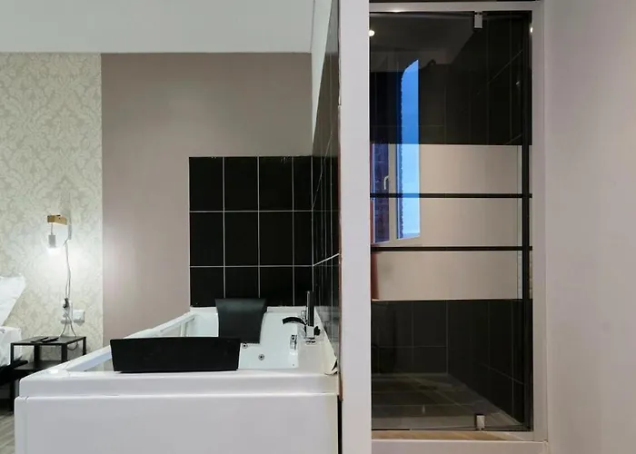 Beige #2#- Vue&jacuzzi Privé-self Check-in * Roubaix